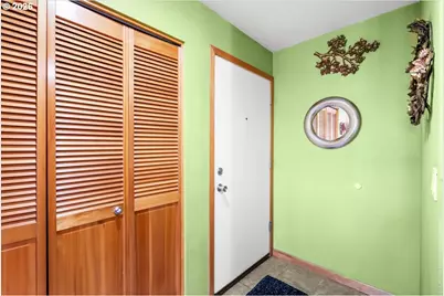 720 NW Naito Pkwy #D-17, Portland, OR 97209 - Photo 16