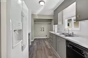 205 S 54th St, Springfield, OR 97478 - Photo 8