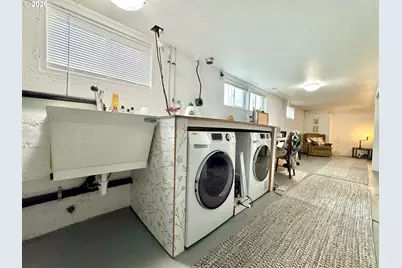 369 S 10th St, Coos Bay, OR 97420 - Photo 32