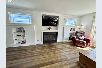 369 S 10th St, Coos Bay, OR 97420 - Photo 6