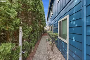 2121 SE 50th Ave, Portland, OR 97215 - Photo 2