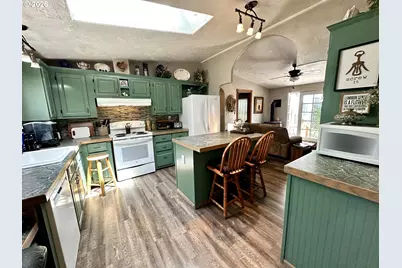 250 5th St, Baker City, OR 97814 - Photo 8