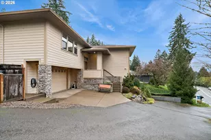 10137 SW Lancaster Rd, Portland, OR 97219 - Photo 2