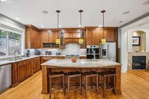 10137 SW Lancaster Rd, Portland, OR 97219 - Photo 12