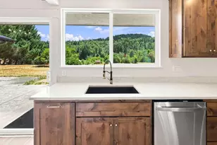 312 Bryant Ln, Roseburg, OR 97471 - Photo 8