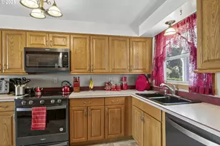 17821 SE Morrison Ct, Portland, OR 97233 - Photo 12