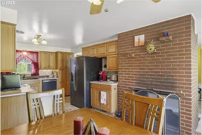 17821 SE Morrison Ct, Portland, OR 97233 - Photo 10