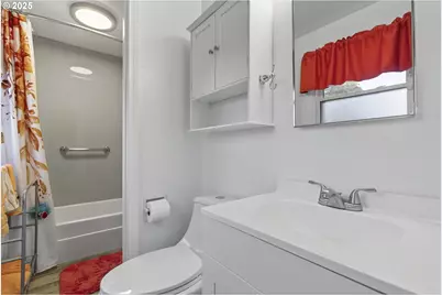 17821 SE Morrison Ct, Portland, OR 97233 - Photo 18