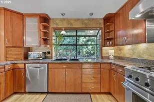 2635 SW Sherwood Pl, Portland, OR 97201 - Photo 10