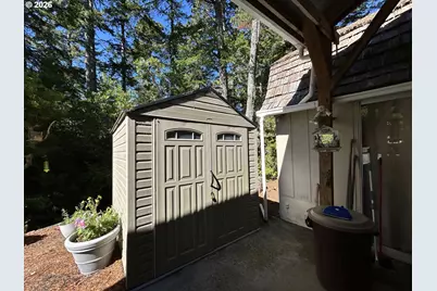 141 Outer Dr, Florence, OR 97439 - Photo 4