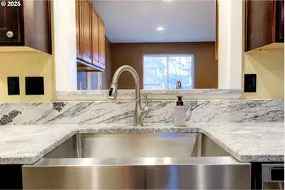 13155 Century Dr, Oregon City, OR 97045 - Photo 12