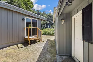 88481 1st Ave, Florence, OR 97439 - Photo 22