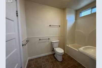 90 E 20th Ave, Eugene, OR 97405 - Photo 10
