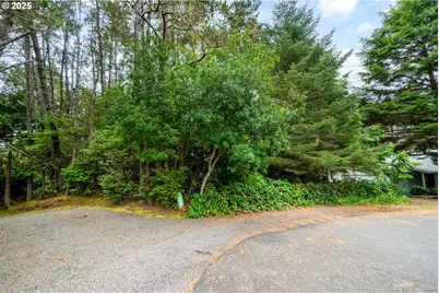 La Plaza, Lincoln City, OR 97367 - Photo 16