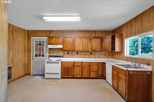 48400 Railroad Ave, Oakridge, OR 97463 - Photo 12