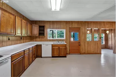 48400 Railroad Ave, Oakridge, OR 97463 - Photo 14