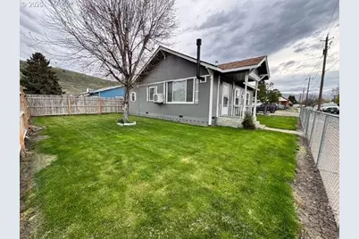 1009 Valley Ave, Baker City, OR 97814 - Photo 8