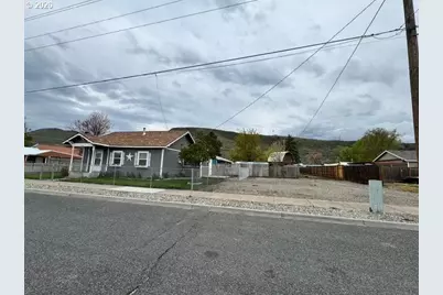 1009 Valley Ave, Baker City, OR 97814 - Photo 2