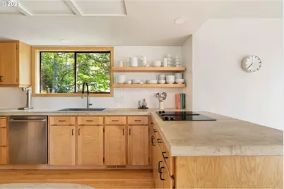 4202 SW Melville Ave, Portland, OR 97239 - Photo 16