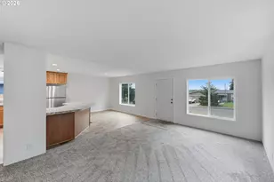 545 S Wall St, Coos Bay, OR 97420 - Photo 10