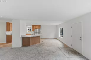 545 S Wall St, Coos Bay, OR 97420 - Photo 8