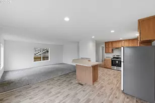 545 S Wall St, Coos Bay, OR 97420 - Photo 6