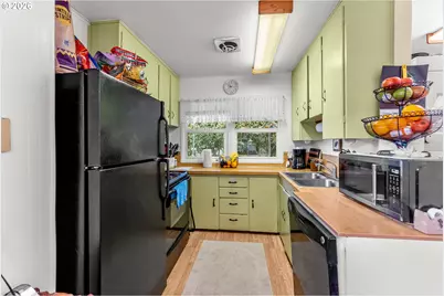 1565 NE Todd St, Roseburg, OR 97470 - Photo 8