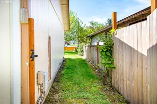 790 Birch St, Junction City, OR 97448 - Photo 24