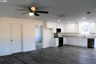 203 Henry St, Myrtle Creek, OR 97457 - Photo 4