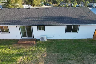 203 Henry St, Myrtle Creek, OR 97457 - Photo 12