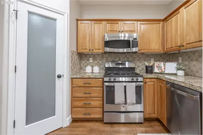 28831 SW Costa Cir W, Wilsonville, OR 97070 - Photo 10