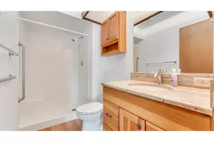 9470 SW Summerfield Dr, Portland, OR 97224 - Photo 20