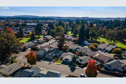 9470 SW Summerfield Dr, Portland, OR 97224 - Photo 36