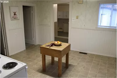 229 E Darwin St, Athena, OR 97813 - Photo 8