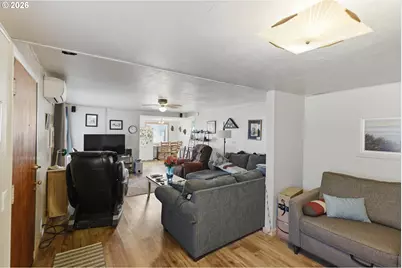 340 16th Ave, Coos Bay, OR 97420 - Photo 10