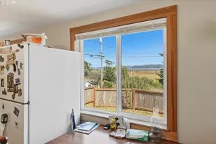 340 16th Ave, Coos Bay, OR 97420 - Photo 20