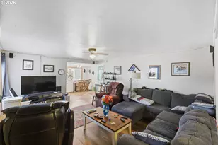 340 16th Ave, Coos Bay, OR 97420 - Photo 12