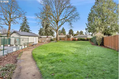 319 NE Hyde Cir, Hillsboro, OR 97124 - Photo 26