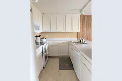 1070 Bay St #22, Florence, OR 97439 - Photo 10