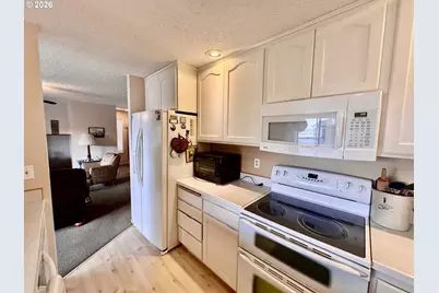 1070 Bay St #22, Florence, OR 97439 - Photo 6