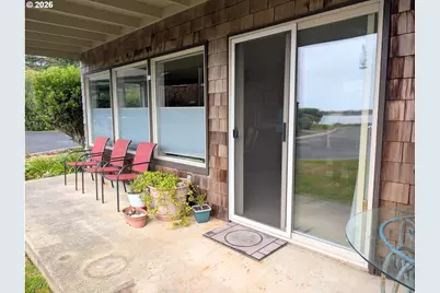 1070 Bay St #22, Florence, OR 97439 - Photo 2