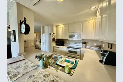 1070 Bay St #22, Florence, OR 97439 - Photo 8