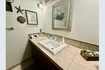 1070 Bay St #22, Florence, OR 97439 - Photo 16
