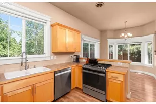 882 Jackies Ln, Eugene, OR 97404 - Photo 8