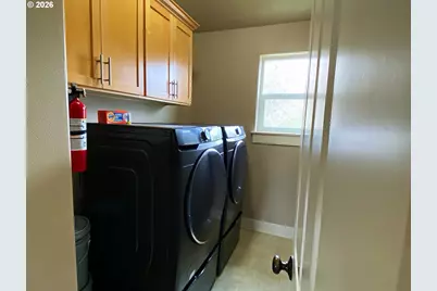 882 Jackies Ln, Eugene, OR 97404 - Photo 16