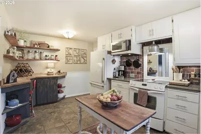84124 Hilltop Dr, Pleasant Hill, OR 97455 - Photo 14