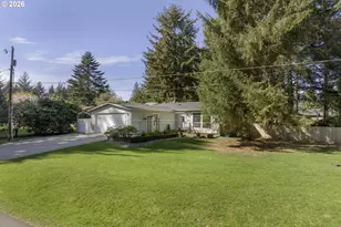 5167 Hilltop Dr, Florence, OR 97439 - Photo 2