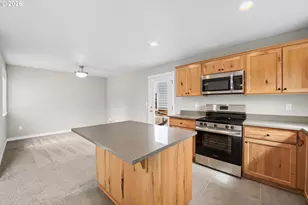 1394 10th Ave, Seaside, OR 97138 - Photo 4