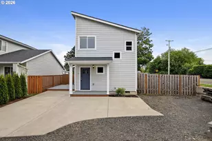 1394 10th Ave, Seaside, OR 97138 - Photo 1