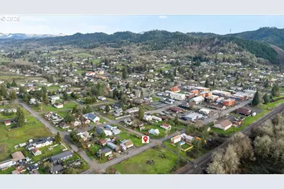 105 NE Pine St, Oakland, OR 97462 - Photo 8